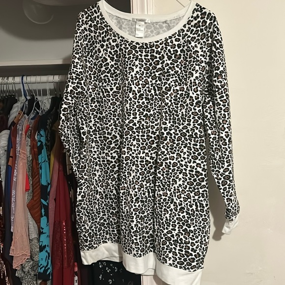 Tops - 2xl sweatshirt